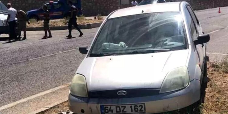 Avtomobil səkiyə çırpıldı: 1 yaralı