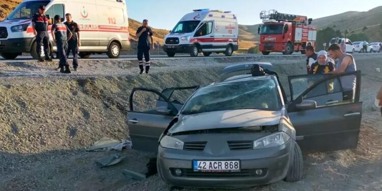 Avtomobil yol kənarına aşdı: 4 yaralı