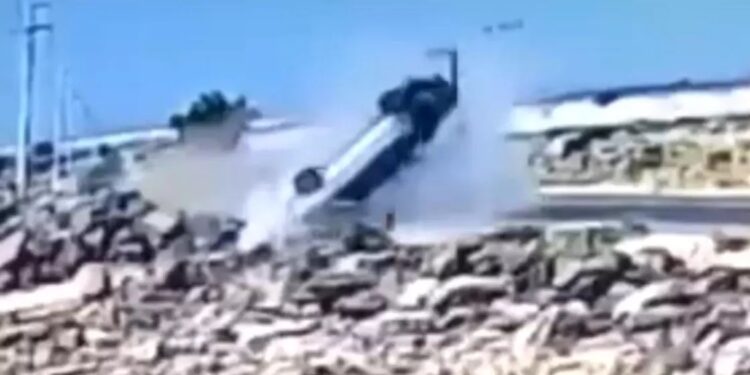 Avtomobil aşdı: 2 yaralı