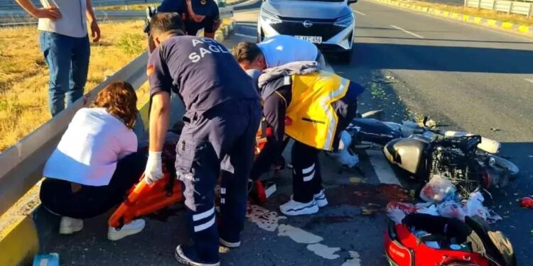 Motosiklet baryerlərə çırpıldı: Sürücü ağır yaralandı