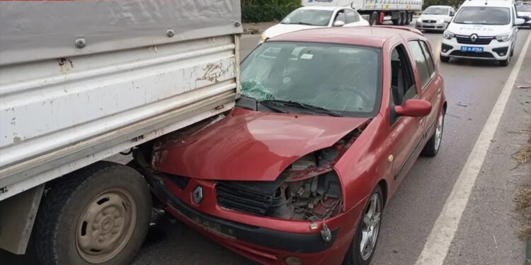 Minik avtomobili və yük maşını toqquşdu: 2 yaralı