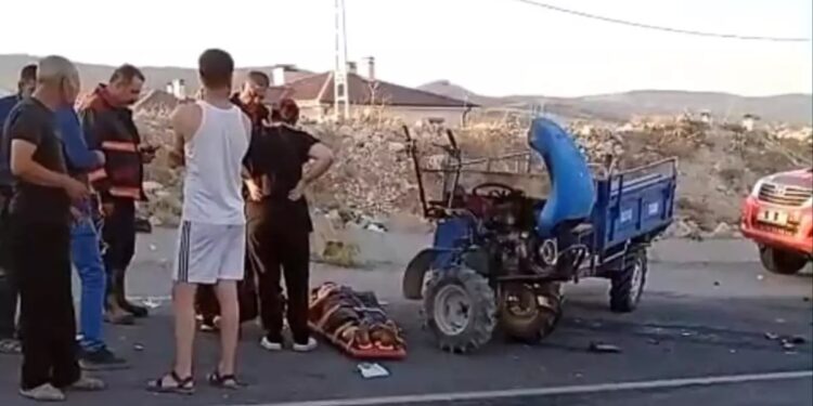 Minik avtomobili və üç təkərli motosiklet toqquşdu: 4 yaralı