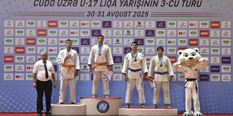 U-17 yeniyetmələr arasında Liqa yarışının III turu start götürüb