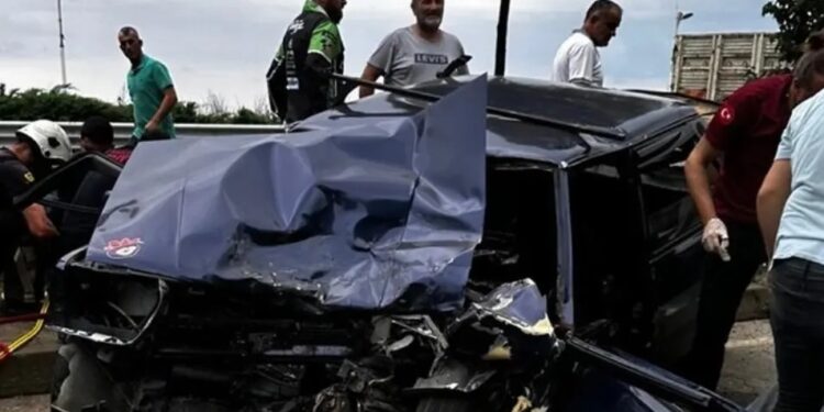 Minik avtomobili və pikap toqquşdu: 6 yaralı