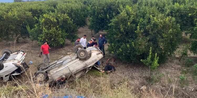 İki avtomobil toqquşdu: Avtomobillərdən biri aşdı