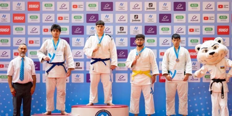 Yeniyetmələr arasında Liqa yarışının III turu başa çatıb