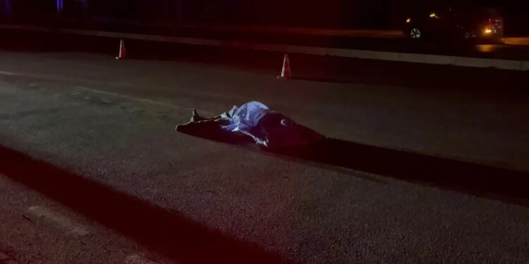 Minik avtomobili piyadanı vurdu