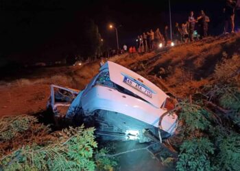 Avtomobil tarlaya aşdı: 1 ölü, 1 yaralı