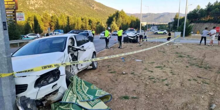 İki avtomobil toqquşdu: 2 yaralı