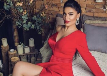 Afaq Aslan Uzun Fasilədən Sonra Hindistanda Səhnəyə Çıxdı – Möhtəşəm Performans və Geyimi ilə Nəfəs Kəsdi