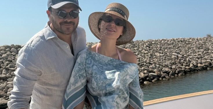 Xalq artisti Emin Ağalarov həyat yoldaşı ilə Bakıda istirahət edir – Dəniz kənarından romantik fotolar