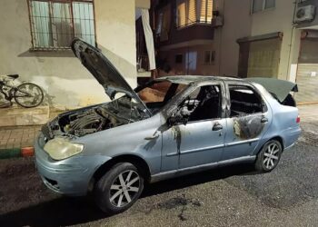 Parklanmış vəziyyətdə olan avtomobil yandı