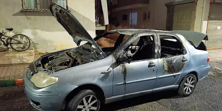 Parklanmış vəziyyətdə olan avtomobil yandı