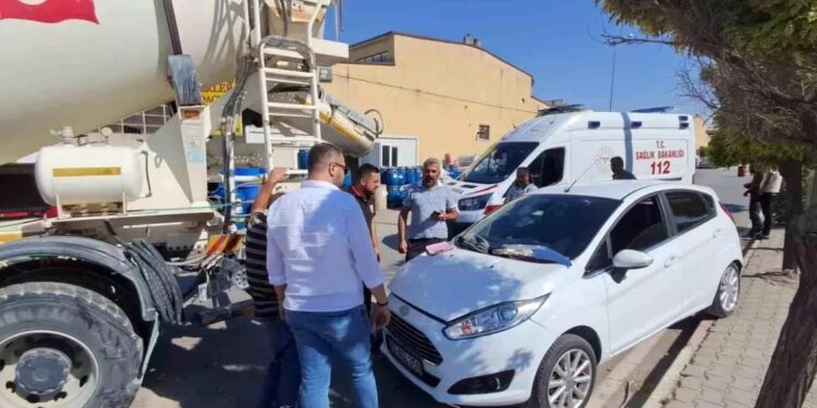 Minik avtomobili betonqarışdıran maşınla toqquşdu: 1 yaralı