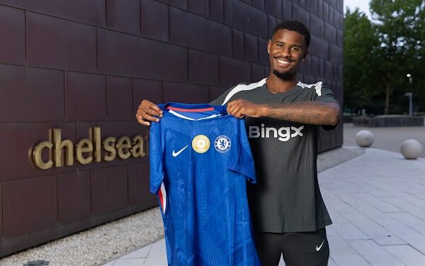 “Çelsi” “Ayaks”dan heyətinə futbolçu qatdı