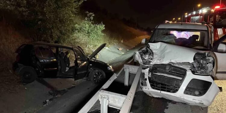 İki avtomobil toqquşdu: 2 yaralı