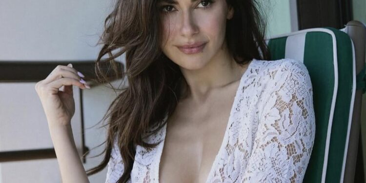 Nəsrin Cavadzadə yeni sevgilisi ilə belə görüntüləndi - FOTOlar