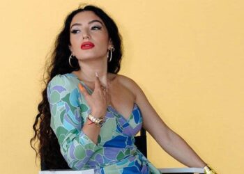 Dilarə Kazımovanın küçədə paltar dəyişməsi sosial şəbəkələrdə müzakirələrə səbəb oldu – VİDEO