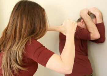 Bakıda qız şəkillərini bəyənən kişi sevgilisi tərəfindən döyüldü – Məhkəmə qərarı