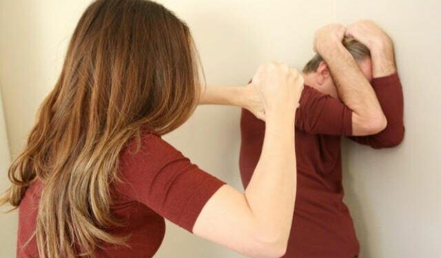 Bakıda qız şəkillərini bəyənən kişi sevgilisi tərəfindən döyüldü – Məhkəmə qərarı