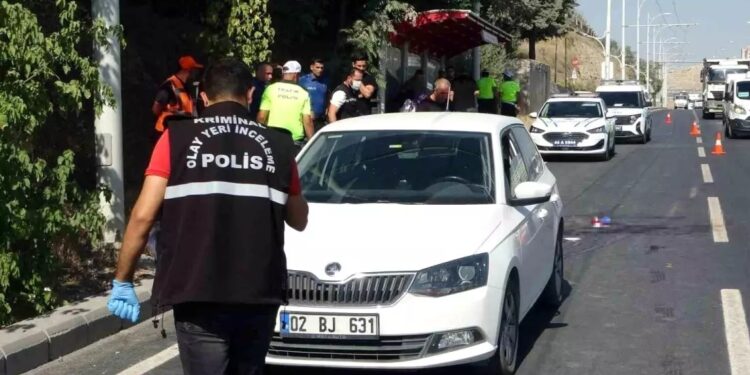 Minik avtomobili piyadanı vurdu: 1 yaralı