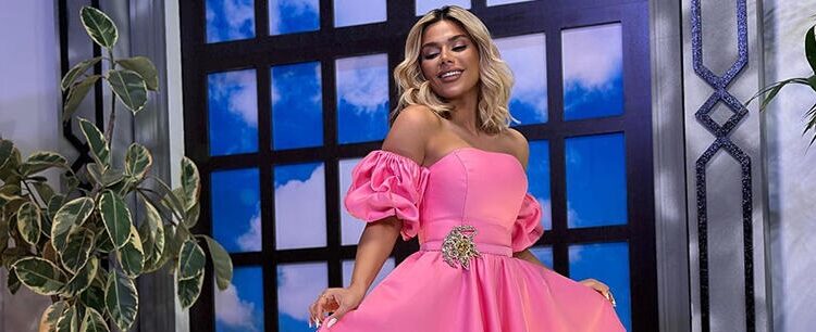 Aysunun səhnə geyimi müzakirələr yaratdı - VİDEO