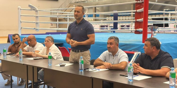 Azərbaycan Boks Federasiyasının rəsmiləri milli komandaların məşqçilər heyəti və hakimlərlə görüşüb