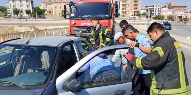 İki avtomobil toqquşdu: 2 yaralı