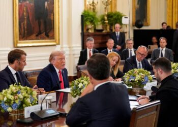 Tramp Azərbaycan və Ermənistandan nümunə gətirdi