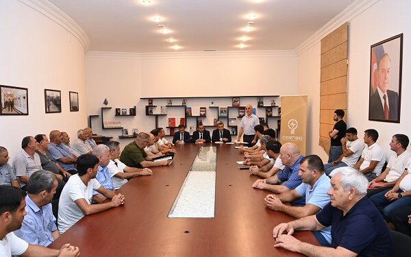 “Azərişıq” ASC-nin nümayəndələri Göyçayda fermer və sahibkarlarla görüşüb