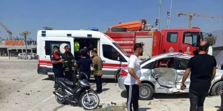 İki avtomobil toqquşdu: Sürücülər yaralandı