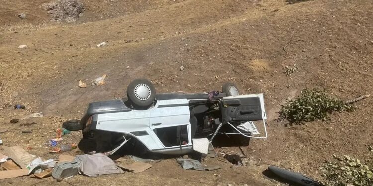 Avtomobil aşdı: 8 yaralı