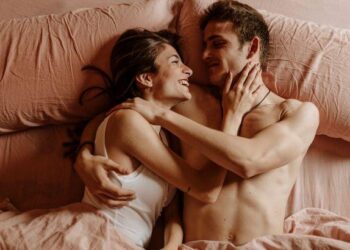 Qadağan olunmuş arzular barədə partnyorla necə danışmalı? – Seksoloqdan məsləhətlər