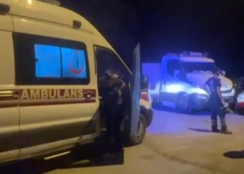 Minik avtomobili və yük maşını toqquşdu: 3 yaralı