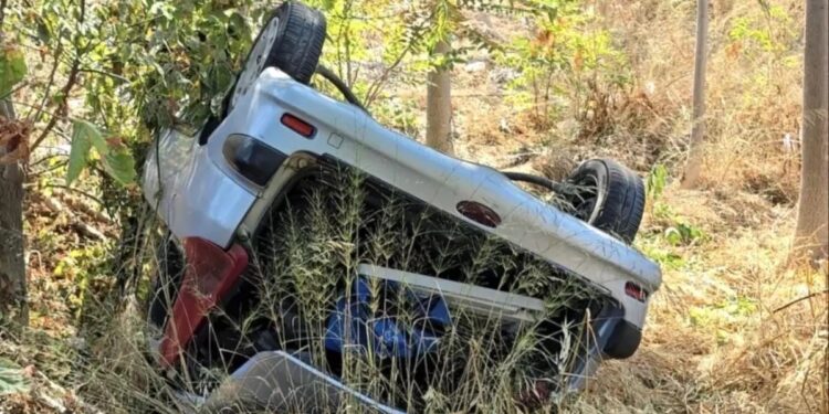 Avtomobil uçurumdan aşdı: Sürücü yaralandı