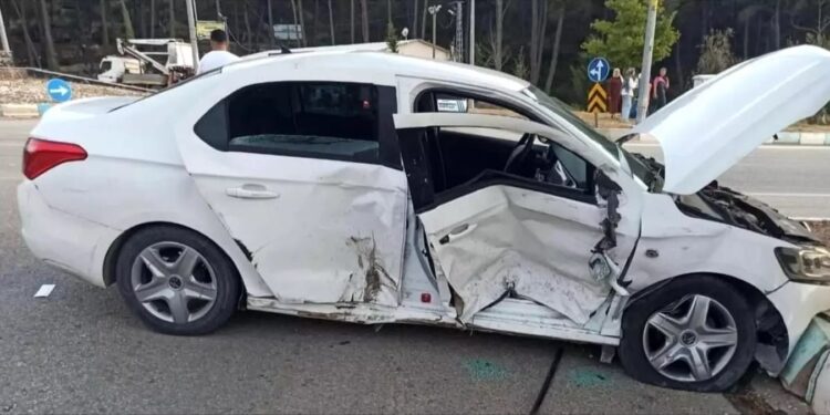 Minik avtomobili və təcili yardım avtomobili toqquşdu:5 yaralı