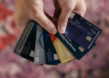 Maaşımızın 5 qatından çox kredit kartı ala bilməyəcəyik