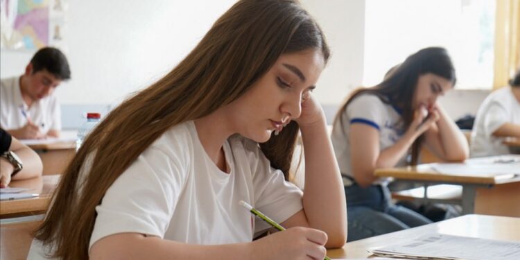 250-dən çox şagirdin imtahan nəticəsi ləğv olundu