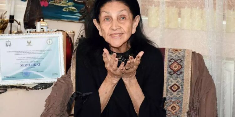 96 yaşlı Xalq artisti Roza Cəlilova qızını polisə verdi – Brilyant qalmaqalı