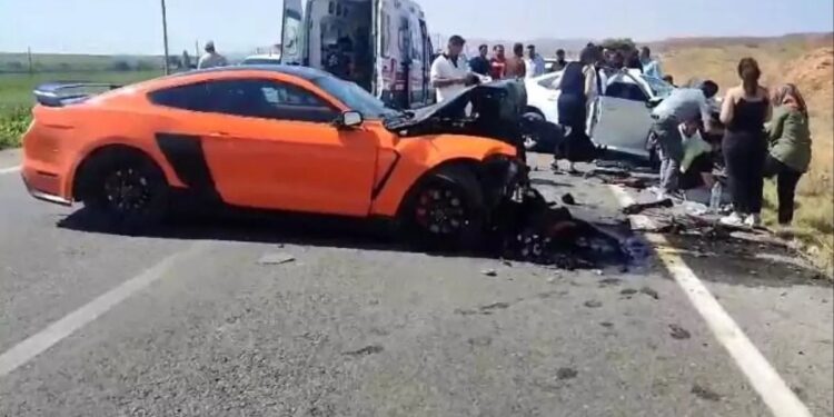 İki avtomobil toqquşdu: 3 yaralı