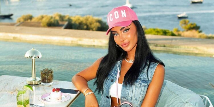 Diana Əhədpur Parisdə yeni milyonçu sevgilisi ilə əl-ələ - VİDEO