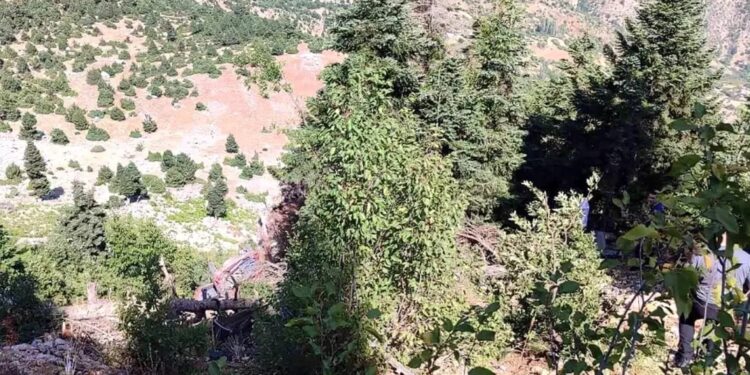 Avtomobil uçurumdan aşdı: 2 ölü