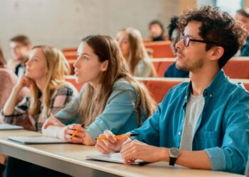 Bu şəxslər xaricdə dövlət hesabına təhsil alacaq