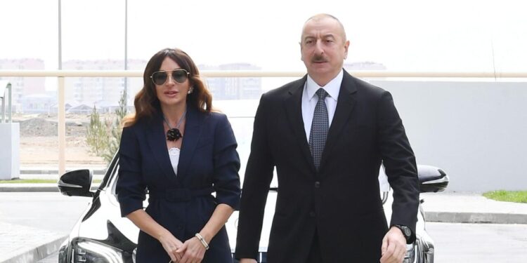 Prezident və Birinci xanım Gəncədə bazalt məhsullarının istehsalı müəssisəsinin təməlqoyma mərasimində iştirak ediblər