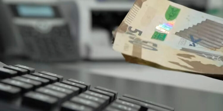 Azərbaycanda bu şəxslərin əməkhaqları artdı