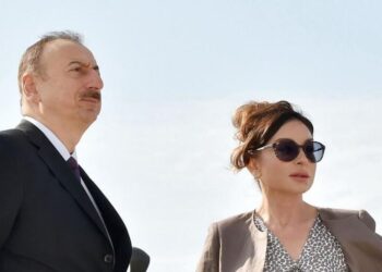 Prezident İlham Əliyev və birinci xanım Mehriban Əliyeva Gəncə şəhər stadionunda tikinti işlərinin gedişi ilə tanış olublar