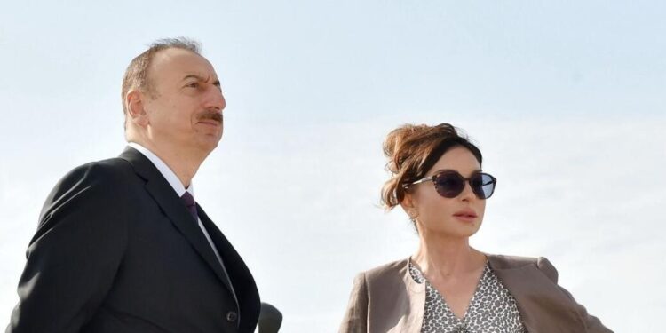 Prezident İlham Əliyev və birinci xanım Mehriban Əliyeva Gəncə şəhər stadionunda tikinti işlərinin gedişi ilə tanış olublar