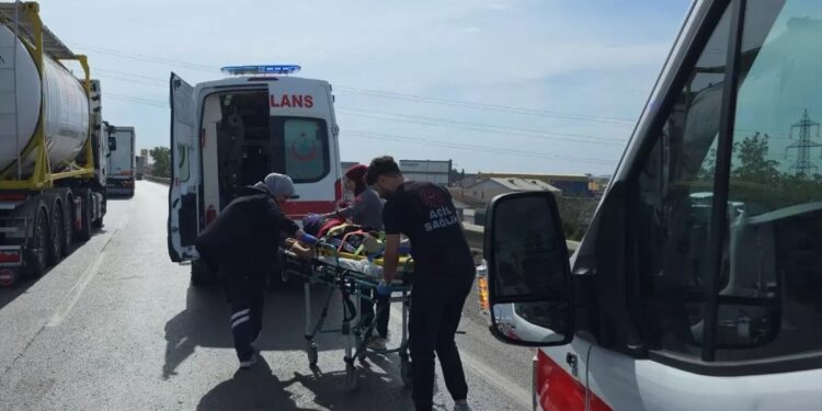 Avtomobil baryerə çırpıldı: 4 yaralı