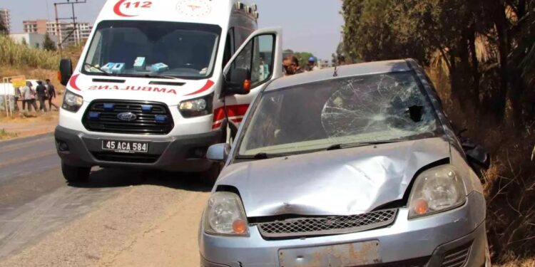 Minik avtomobili piyadanı vurdu