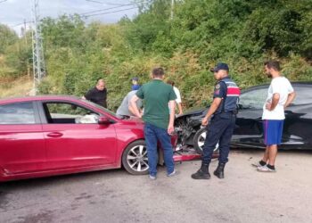 İki avtomobil toqquşdu: 4 yaralı